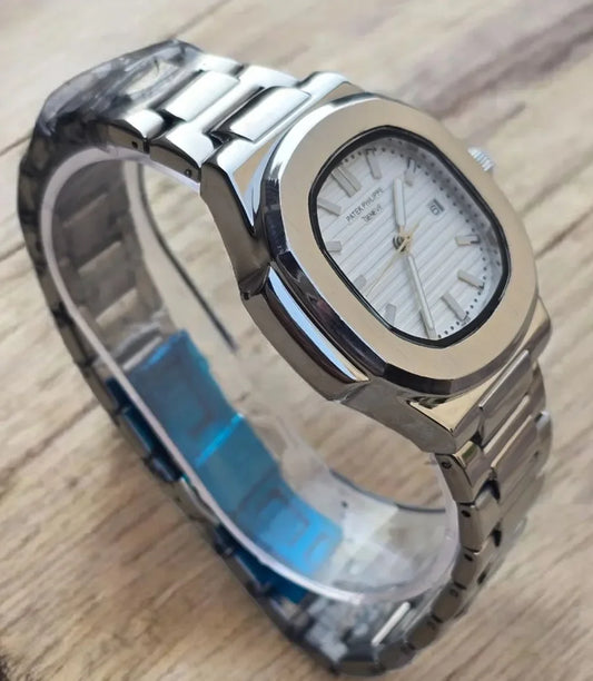 Patek Philippe Nautilus - WRIST ND WEAR